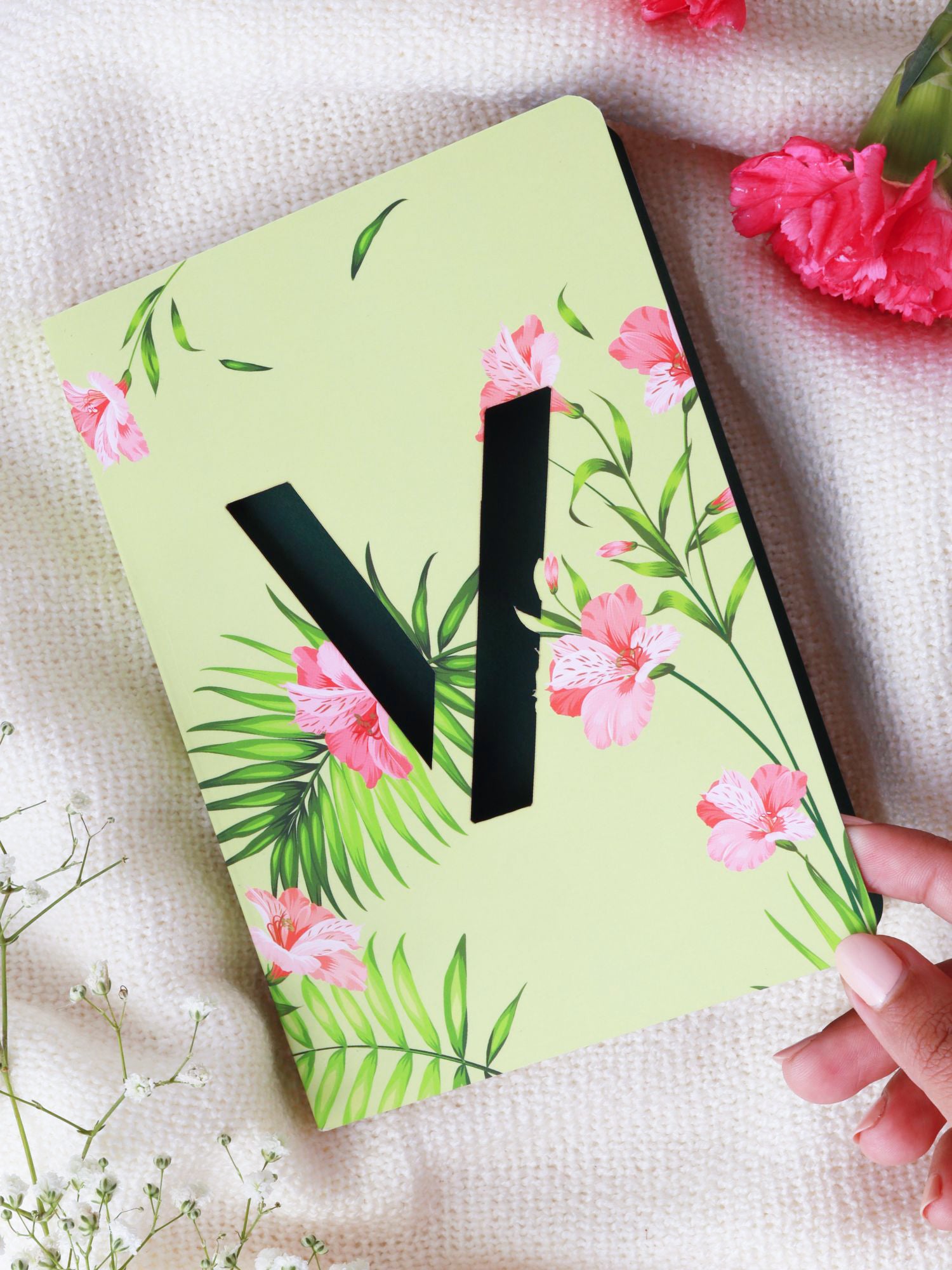 Initial V Monogram Gift Set